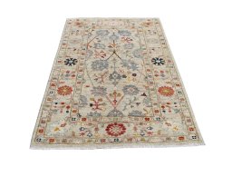 Surface texture of New Farahan rug with natural Wool and intricate pattern