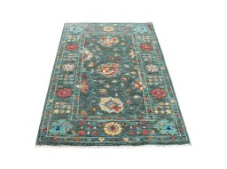 Surface texture of New Farahan rug with natural Wool and intricate pattern