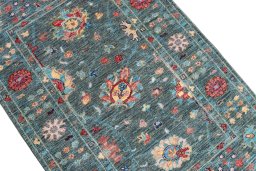 Central medallion detail of New Farahan rug from Pakistan