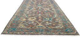 Corner detail of New Farahan rug showing border pattern and Wool pile