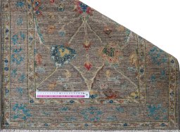 Central medallion detail of New Farahan rug from Pakistan