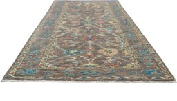 Corner detail of New Farahan rug showing border pattern and Wool pile