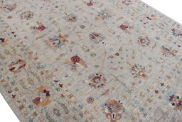 Central medallion detail of New Farahan rug from Pakistan