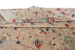 Surface texture of New Farahan rug with natural Wool and intricate pattern
