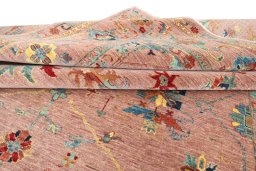 Surface texture of New Farahan rug with natural Wool and intricate pattern