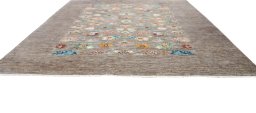 Corner detail of New Farahan rug showing border pattern and Wool pile