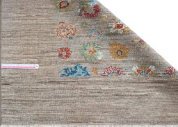 Central medallion detail of New Farahan rug from Pakistan