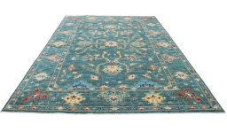 Surface texture of New Farahan rug with natural Wool and intricate pattern