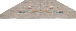 Corner detail of New Farahan rug showing border pattern and Wool pile