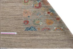 Central medallion detail of New Farahan rug from Pakistan