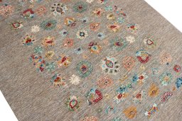 Central medallion detail of New Farahan rug from Pakistan