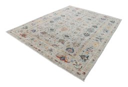 Corner detail of New Farahan rug showing border pattern and Wool pile