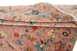 Surface texture of New Farahan rug with natural Wool and intricate pattern