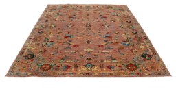 Surface texture of New Farahan rug with natural Wool and intricate pattern
