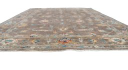 Corner detail of New Farahan rug showing border pattern and Wool pile