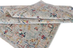 Surface texture of New Farahan rug with natural Wool and intricate pattern