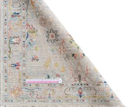 Central medallion detail of New Farahan rug from Pakistan