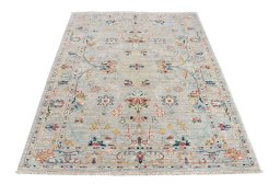 Surface texture of New Farahan rug with natural Wool and intricate pattern