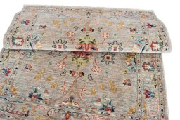 Surface texture of New Farahan rug with natural Wool and intricate pattern