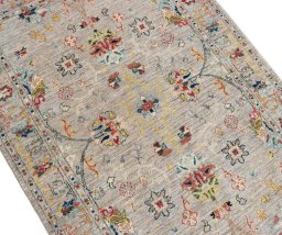 Central medallion detail of New Farahan rug from Pakistan