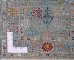 Corner detail of New Farahan rug showing border pattern and Wool pile