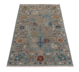 Surface texture of New Farahan rug with natural Wool and intricate pattern