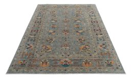 Surface texture of New Farahan rug with natural Wool and intricate pattern
