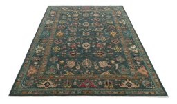 Surface texture of New Farahan rug with natural Wool and intricate pattern