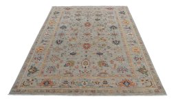 Surface texture of New Farahan rug with natural Wool and intricate pattern