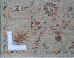 Corner detail of New Farahan rug showing border pattern and Wool pile