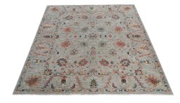 Surface texture of New Farahan rug with natural Wool and intricate pattern