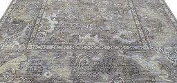 Surface texture of New Farahan rug with natural Wool and intricate pattern