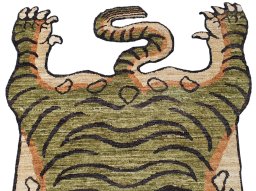 Backside of handmade New Farahan rug showing knot structure and weave density