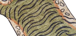 Central medallion detail of New Farahan rug from Pakistan