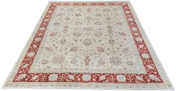 Corner detail of New Farahan rug showing border pattern and Wool pile