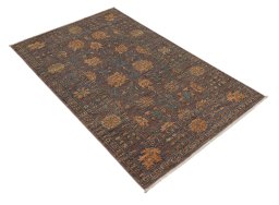 Corner detail of New Farahan rug showing border pattern and Wool pile