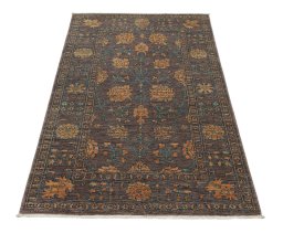 Surface texture of New Farahan rug with natural Wool and intricate pattern