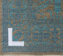 Corner detail of New Farahan rug showing border pattern and Wool pile