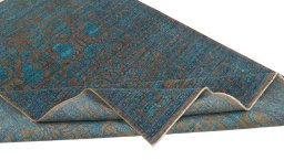 Central medallion detail of New Farahan rug from Pakistan