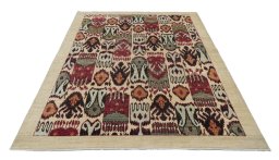 Surface texture of New Farahan rug with natural Wool and intricate pattern
