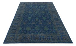 Surface texture of New Farahan rug with natural Wool and intricate pattern