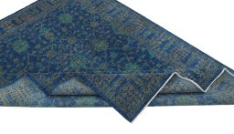 Central medallion detail of New Farahan rug from Pakistan