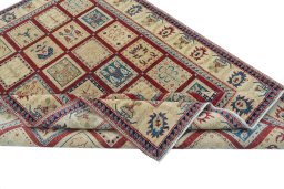 Central medallion detail of New Farahan rug from Pakistan