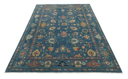 Surface texture of New Farahan rug with natural Wool and intricate pattern