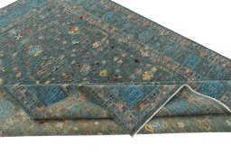 Central medallion detail of New Farahan rug from Pakistan