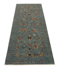Surface texture of New Farahan rug with natural Wool and intricate pattern