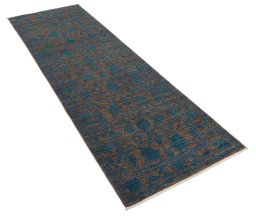 Corner detail of New Farahan rug showing border pattern and Wool pile