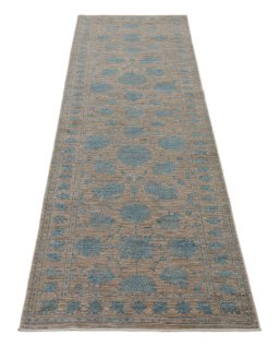 Surface texture of New Farahan rug with natural Wool and intricate pattern