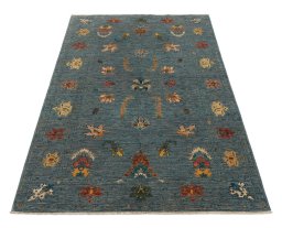 Surface texture of New Farahan rug with natural Wool and intricate pattern