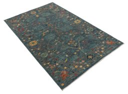 Corner detail of New Farahan rug showing border pattern and Wool pile